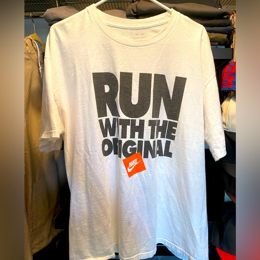NIKE Large White T-Shirt Run with the Original